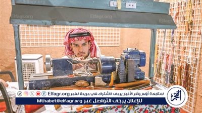 خراطة السبح اليدوية.. فنٌّ تراثيٌّ أصيل تقدمه فعاليات بيت حائل لزوارها