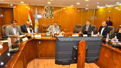 محافظ أسيوط يوجه بسرعة إنهاء أعمال مشروعات حياة كريمة