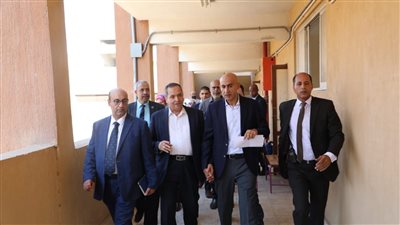 وزير التعليم يتفقد مدارس المرج ذات الكثافة العالية