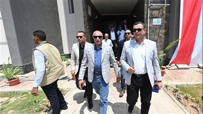 وزير الإسكان يتفقد اللمسات الأخيرة لإنهاء 672 وحدة ب 