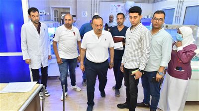 محافظ أسيوط يقوم بزيارة مفاجئة لمستشفى البداري المركزي