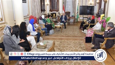 الخشت يلتقي فريق الدراسات المستقبلية بكلية الإعلام