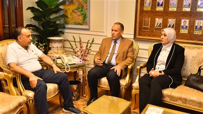 محافظ أسيوط يلتقى وكيل وزارة التربية والتعليم ومديرة المدرسة المصرية اليابانية