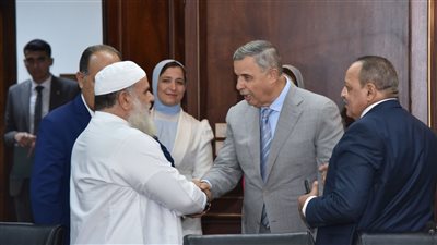 محافظ الإسكندرية يناقش آليات التعاون بين المحافظة وأعضاء مجلسى النواب والشيوخ