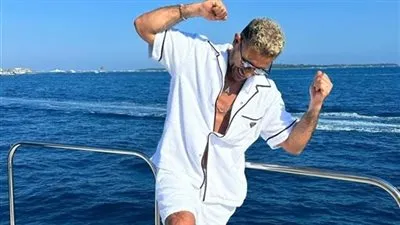 أحمد سعد يرد على إنتقادات ظهوره بخلخال: معمول للرجالة من غير شراشيب