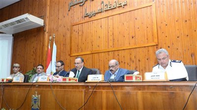 محافظ أسيوط يترأس اجتماع المجلس التنفيذي للمحافظة لشهر يوليو