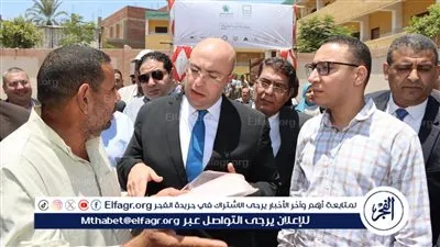 محافظ بني سويف يستمع لشكاوى ومطالب المواطنين خلال زيارته لقرية بني عدي