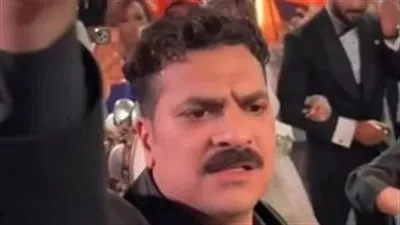 مصطفى أبو سريع يشعل أجواء حفل زفاف حسني شتا 