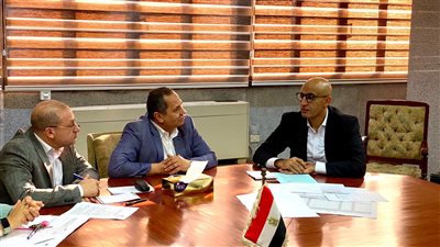 وزير التعليم يعقد اجتماعًا مع قيادات هيئة الأبنية التعليمية 