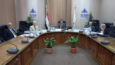 رئيس جامعة بنها يترأس لجنة اختيار عميد كلية التربية النوعية