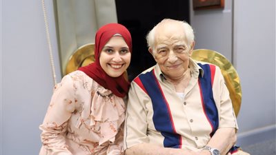 رشوان توفيق: 'مينفعش بعد تاريخي وعمرى دة كله تقولوا متجوز بنت قد أحفادي' (خاص) 