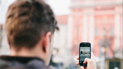 شاب يصور الفتيات خِلسة داخل مول بالتجمع.. والنيابة تحقق