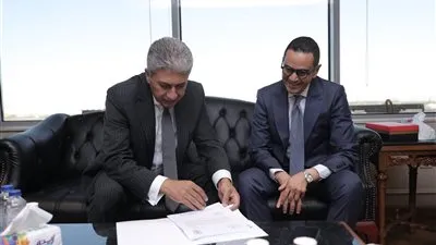 وزير السياحة والآثار يلتقي وزير الاستثمار والتجارة الخارجية لبحث سبل التعاون 