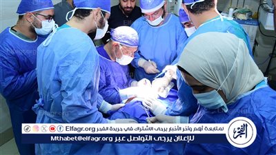 رئيس جامعة سوهاج يجري عملية جراحية لطفلة مصابة بشلل ولادي كامل