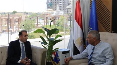 محافظ أسوان يلتقي بوفد برنامج الأمم المتحدة الإنمائى