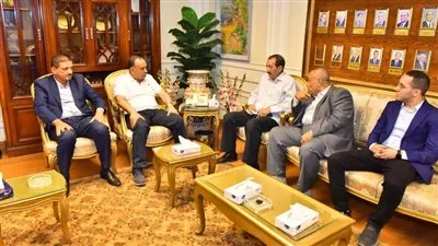 محافظ أسيوط يستقبل نقيب الأطباء البيطريين بالمحافظة ووفد النقابة للتهنئة بمنصبه الجديد