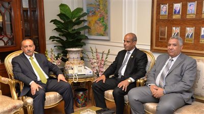 محافظ أسيوط يستقبل وكيل وزارة المالية لتقديم التهنئة على ثقة الرئيس السيسي