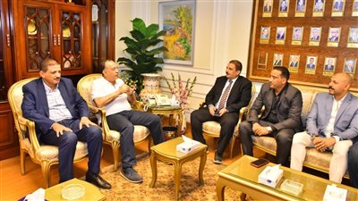 محافظ أسيوط يستقبل وفد مصلحة الضرائب لمنطقة وسط الصعيد للتهنئة على ثقة الرئيس السيسي