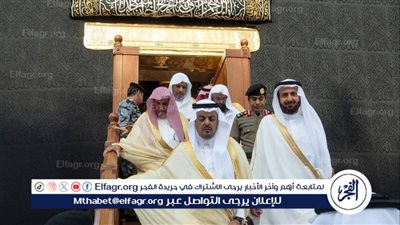 نائب أمير مكة يتشرف بغسل الكعبة المشرفة