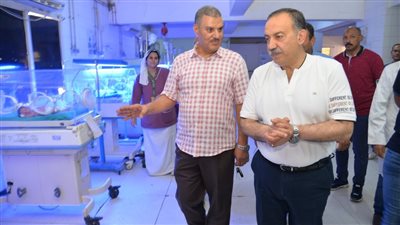 محافظ أسيوط يتفقد سير العمل بمستشفى ديروط المركزي