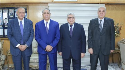 لهذا السبب.. رئيس مجلس الدولة يستقبل نقيب المحامين