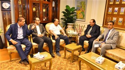 محافظ أسيوط يستقبل وكيل الجهاز المركزى للمحاسبات لوسط الصعيد للتهنئة على ثقة الرئيس السيسي