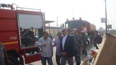 محافظ القليوبية يتفقد حريق معرض ملابس بنها ويوجه بتشكيل لجنة للتحقيق