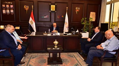  محافظ الأقصر يستقبل وفدا من مستشفى شفاء الأورمان