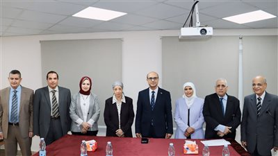 رئيس جامعة أسيوط يترأس لجنة اختيار عميد كلية الصيدلة