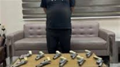 ضبط عنصر إجرامي بالبحيرة لقيامه بالاتجار غير المشروع في الأسلحة النارية
