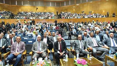 جامعة أسيوط تنظم احتفالية تخرج للدفعة الأولى من برنامج نظم معلومات الأعمال BIS بكلية التجارة