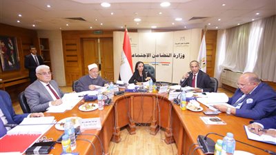 الدكتورة مايا مرسي تترأس أول اجتماع لها مع مجلس إدارة بنك ناصر 