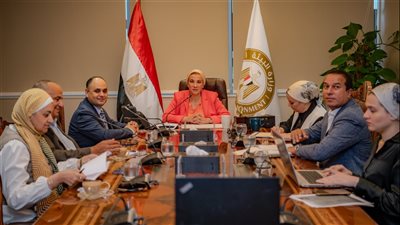 وزيرة البيئة ومحافظ الفيوم يتابعان الموقف التنفيذى لاعادة التوازن البيئى لبحيرة قارون 
