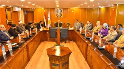 محافظ أسيوط يلتقي مجلس أمناء بيت العائلة المصرية بالمحافظة