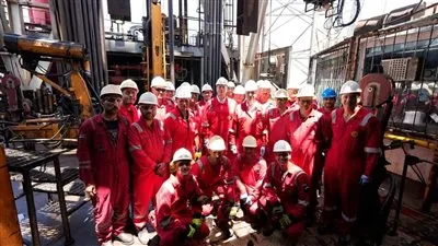 وزير البترول يقوم بجولة بحرية بمنصة صفا بخليج السويس