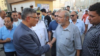 محافظ الجيزة يتفقد مواقف السرفيس للتأكد من الالتزام بالتعريفة الجديدة