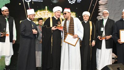 وزيرالأوقاف يهنئ محمد عبد الكريم مرشح الوزارة لفوزة 