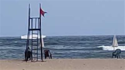 رفع الرايات الحمراء ومنع نزول المياه بحر غرب الإسكندرية