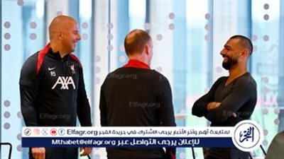 محادثات خاصة.. لاعب ليفربول يكشف رأي صلاح بشأن سلوت