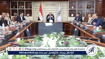 محافظ بني سويف يبحث حلول لمشكلات مياه الشرب