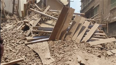 انهيار عقار قديم وخالي من السكان في المنصورة 