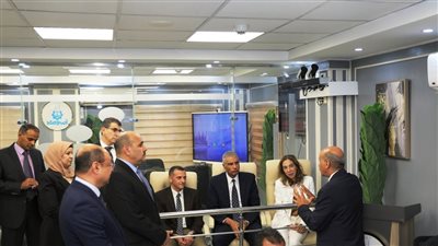 محافظ أسوان ومساعد أمين مجلس الوزراء لشئون إدارة الأزمات والكوارث يتفقدان منظومة العمل