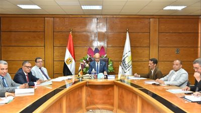 رئيس جامعة أسيوط يرأس اجتماع مجلس إدارة صندوق التأمين الخاص بأعضاء هيئة التدريس  