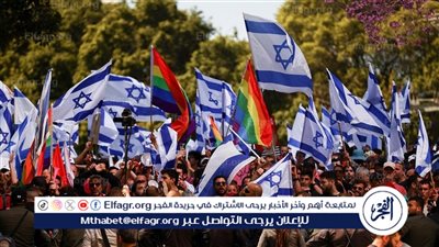 عاجل - متظاهرون إسرائيليون يتقدمون باتجاه زنازين الاعتقال في معسكر سدي تيمان