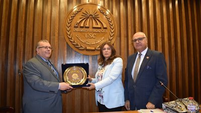 مجلس جامعة مدينة السادات يكرم نائب رئيس الجامعة السابق لشئون التعليم والطلاب ومدير مركز القياس والتقويم