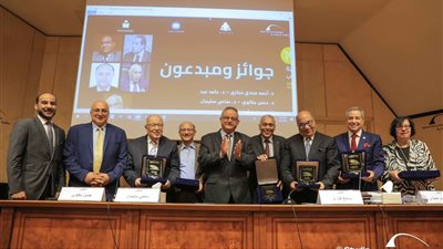 معرض كتاب الإسكندرية يختتم أنشطته بتكريم الفائزين بجوائز الدولة