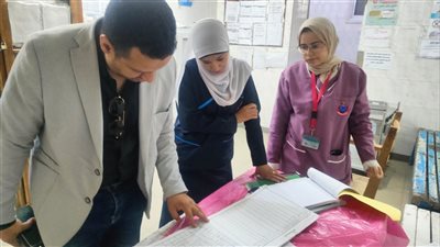 صحة أسيوط: إحالة 10 من مقدمي الخدمة الصحية للتحقيق ونقل طبيبة وممرضة