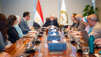 وزيرة البيئة تناقش مع لجنة الشباب والمناخ آليات استكمال العمل للمشاركة فى مؤتمر المناخ COP29 