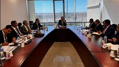 وزير البترول يلتقى بقيادات الشركة العامة بمقر الوزارة بالعلمين