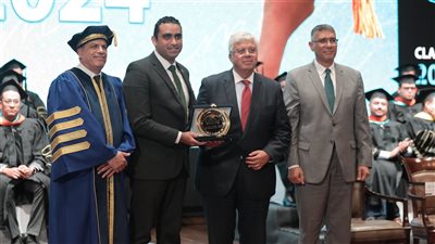 جامعة العلوم والتكنولوجيا بمدينة زويل تكرم بيت الزكاة